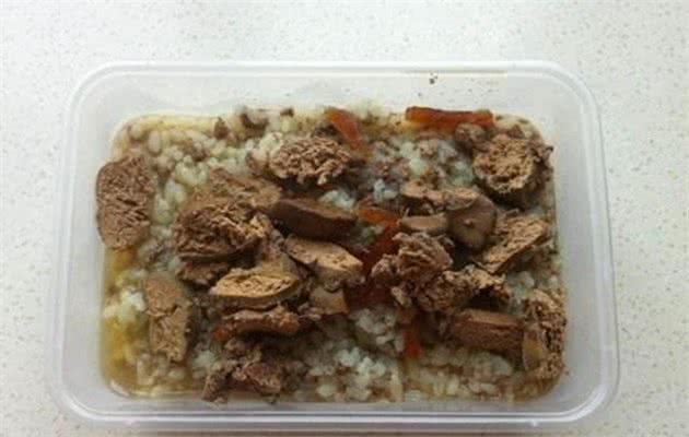 常年给狗吃鸡肝拌饭有啥错？