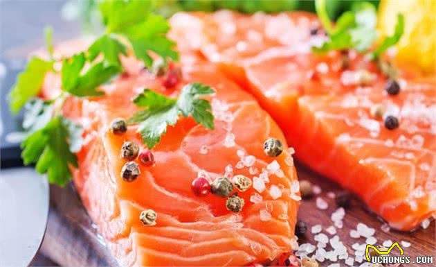 狗狗吃什么对毛发好？只知道美毛粉是不够的，这5种食物也能美毛