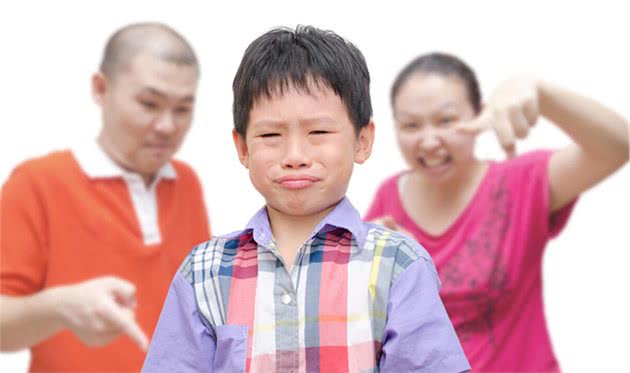 初二男生要养狗，权威型和滋养型父母做法有何不同