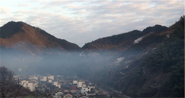 带着狗狗去旅行，宠物出行回忆录—带着金毛去婺源