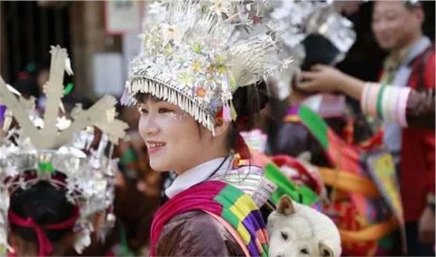 抬狗节：专门为狗子设立的节日，狗子原型是贵州下司犬