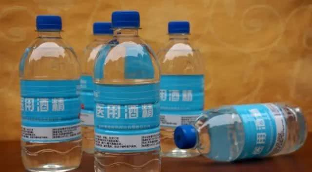 有了这些医疗用品，你可以当狗狗的家庭宠物医生了，你家有吗?