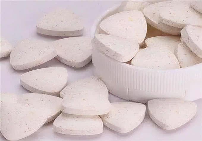萌宠:狗狗不爱吃食了?突然不吃的处理方法，先判断是否生病
