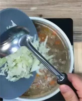 关于狗狗冬季饮食的三个误区,你做错了哪一个?