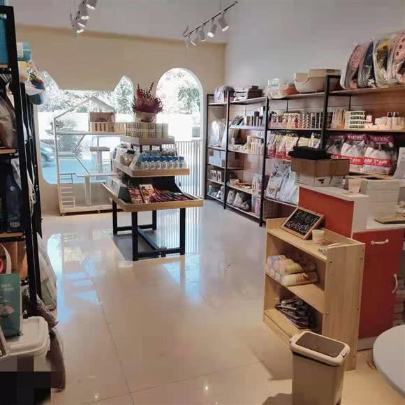 犬苑:曲靖市陆良县