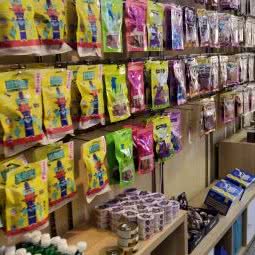 多格屋宠物(振兴店):丹东市振兴区江边附近