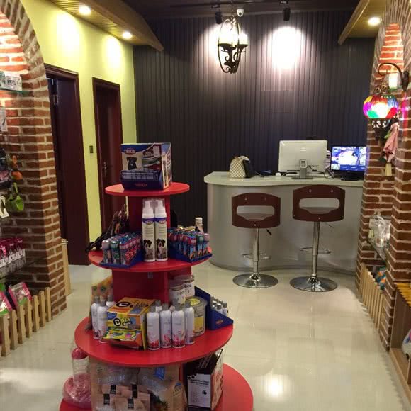 阿穆宠艺风尚店(麦凯乐店):哈尔滨市道里区中央大街索菲亚广场附近