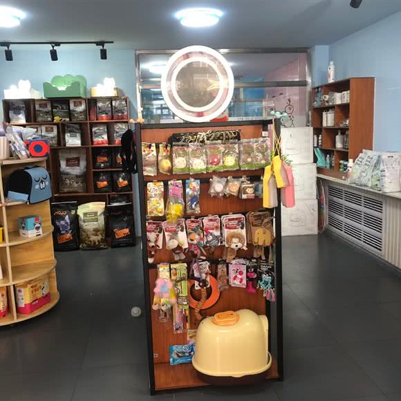 萝拉宠物连锁(学院四道街店):哈尔滨市呼兰区学院路附近