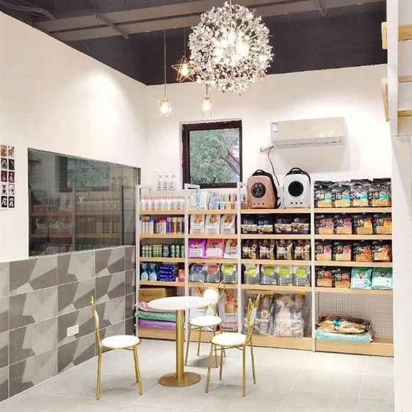 Q宠联盟(弘阳燕江府店):南京市栖霞区燕子矶附近
