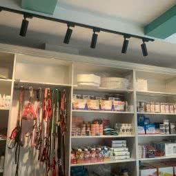 猫先生宠物生活馆:盐城市盐都区金鹰聚龙湖购物中心附近