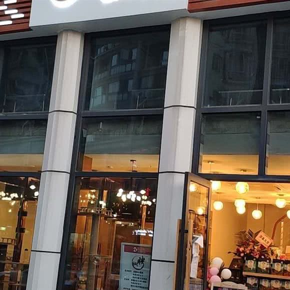 赵小姐的宠物店:武汉市江汉区武汉广场附近