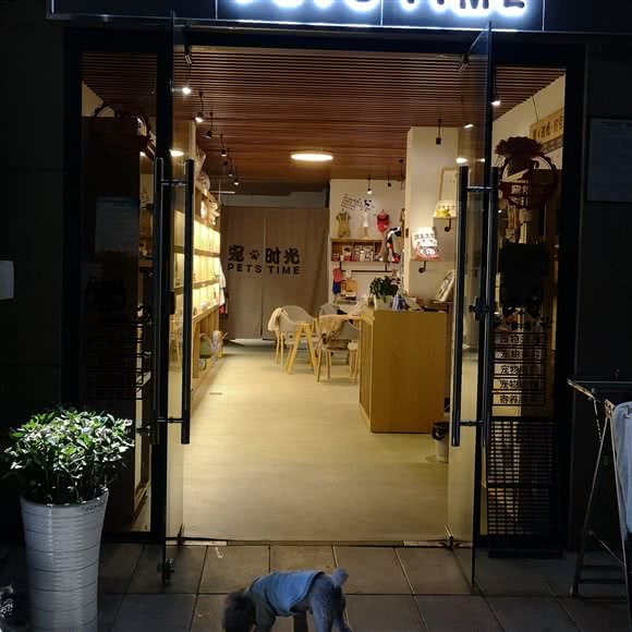 宠时光面包店:昆明市五华区北教场附近