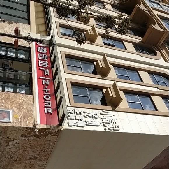 小精灵宠物美容店:昆明市盘龙区小坝附近