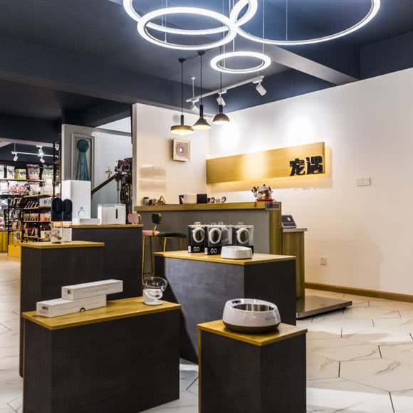 宠遇宠物生活馆:昆明市官渡区新亚洲体育城附近