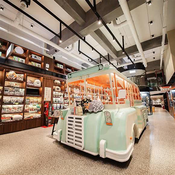 咔咔宠物-新零售体验店(南悦城店):昆明市西山区大商汇附近